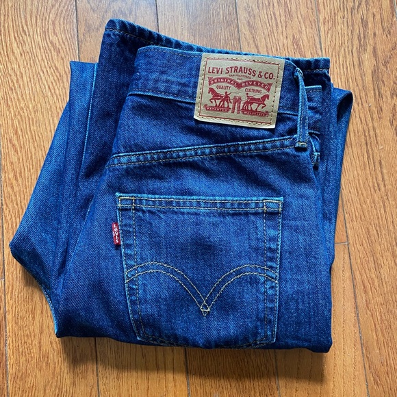 Levi’s High Waisted Straight Jeans (Dark Wash) - Picture 4 of 9